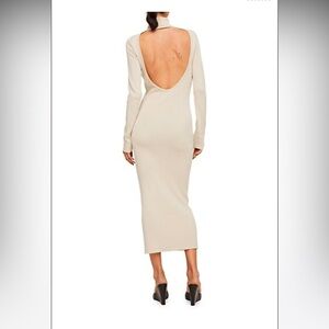 Mango
Turtleneck Midi Dress
size 2
Light Grey